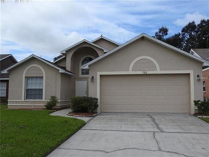 1st image of 752 Country Woods Cir