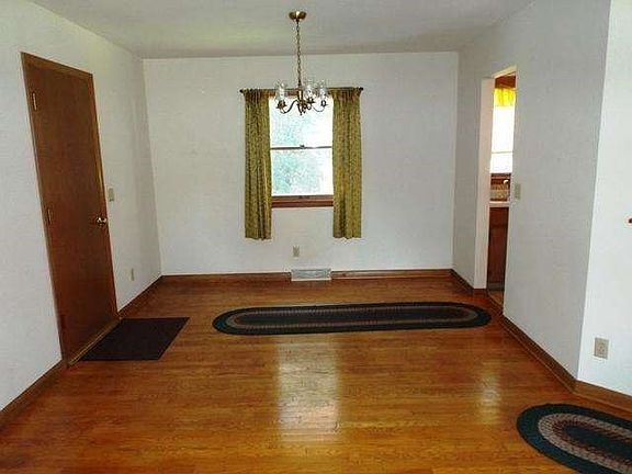 4th image of 240 N Esterly Ave