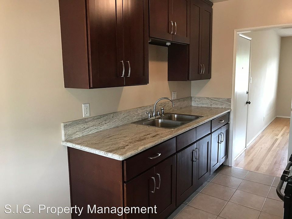 1st image of 2304 W Oak St APT H