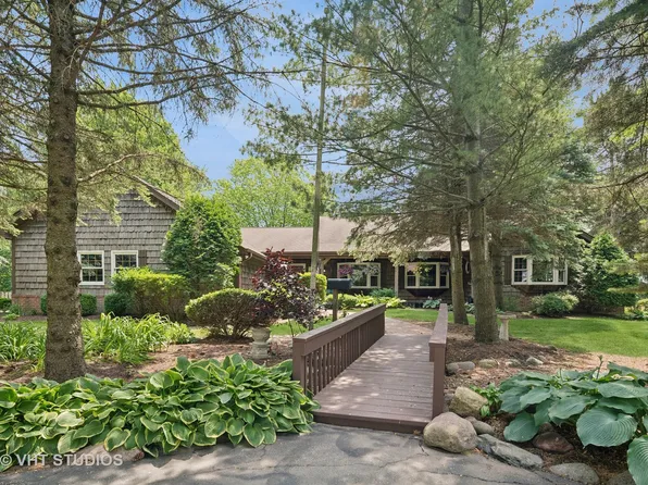 2N965 Francis Rd, Maple Park, IL 60151