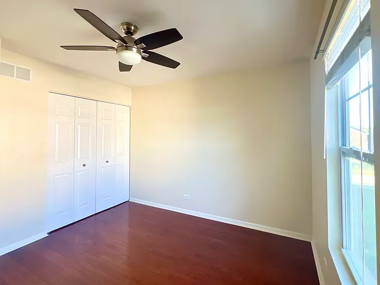 546 Grosvenor Ln — Photo 12