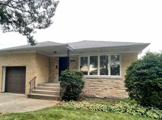 7700 N Neva Ave, Niles, IL 60714