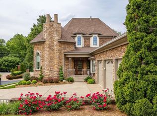 2727 Alia Cir, Louisville, KY 40222