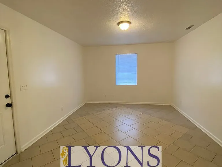 1026 S Gordon Ave — Photo 2