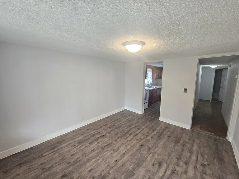 1007 Olsen Ave — Photo 5