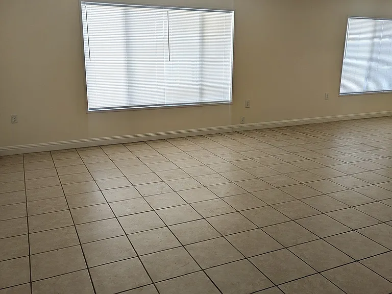 290 E Mesquite Blvd #A — Photo 7
