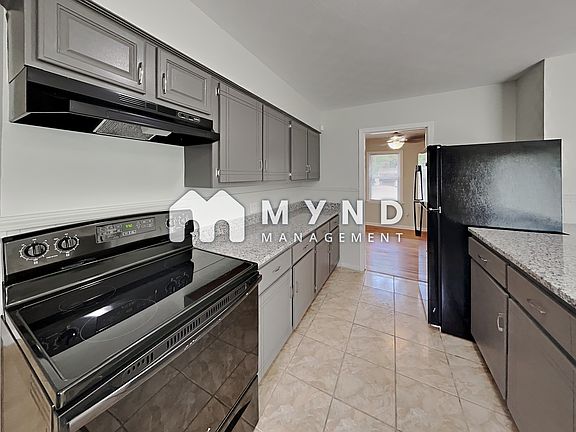 4th image of 3376 Northmoor Ave