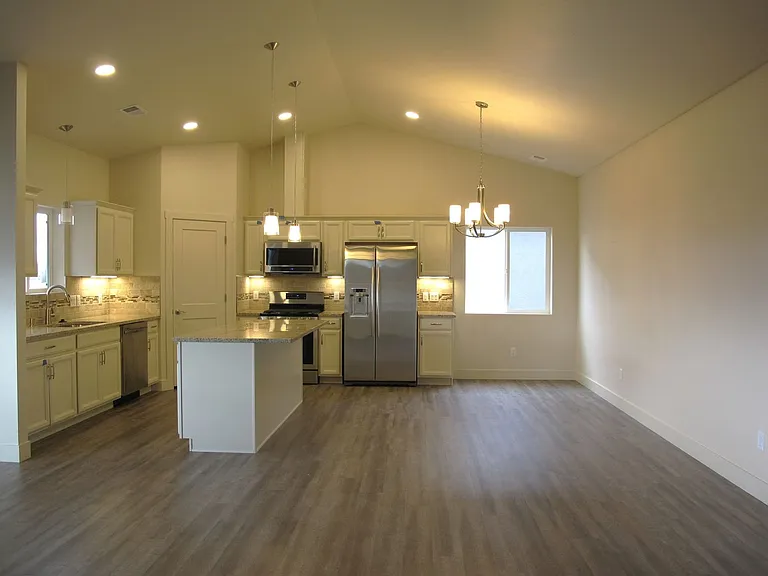 431 San Juan St — Photo 5