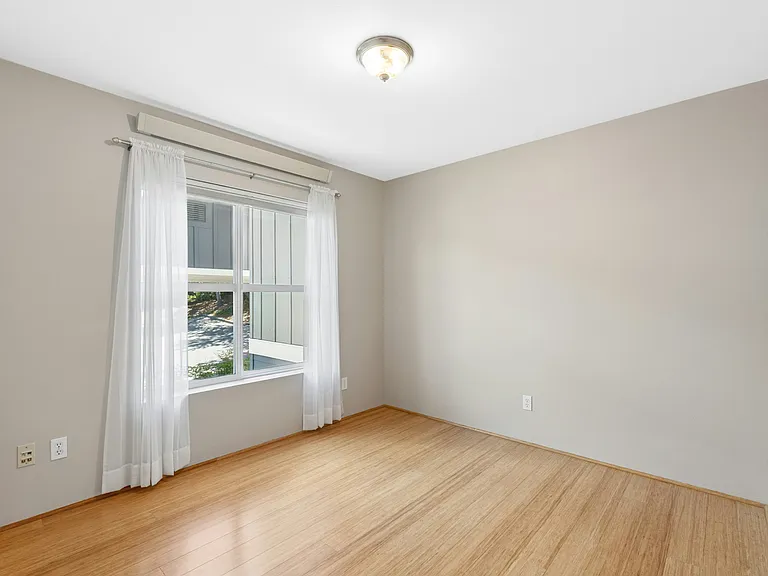1652 25th Pl NE #203 — Photo 21