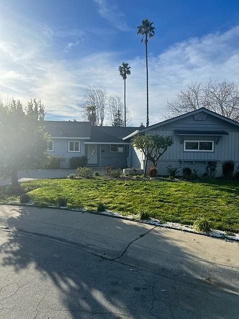 1st image of 885 Greenbay Ct