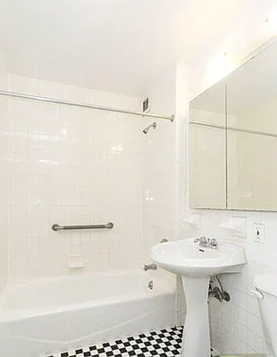 Rented by Nest Seekers International | media 13