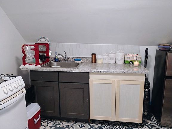 5th image of 9482 Mitchell St #3