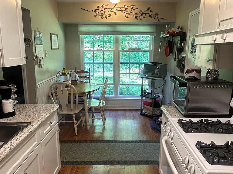 121 Villagegreen Ct — Photo 9