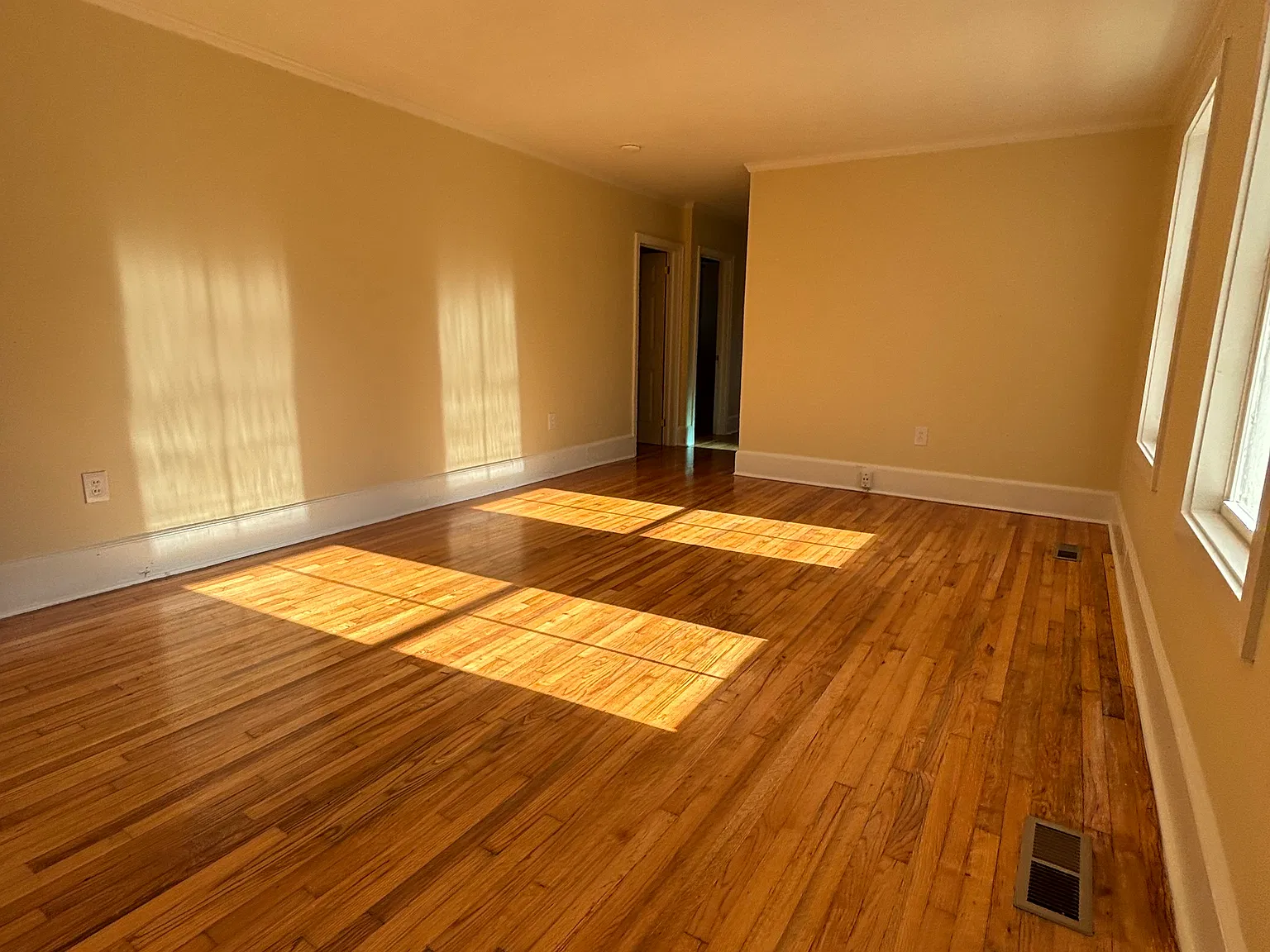 3 bed, 1200 sqft, $1,350 — Photo 4
