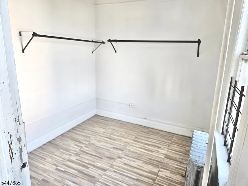 3 bed, 1.0 bath, $2,099 — Photo 2