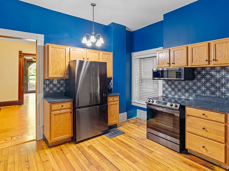 112 W Burnett Ave #1 — Photo 7