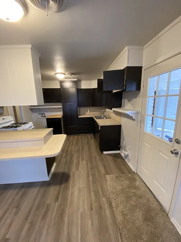 3 bed, 1.5 bath, $825 — Photo 2