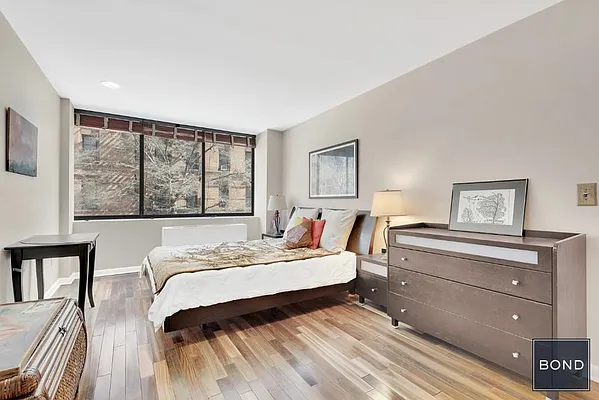 Sold by Bond New York | media 4
