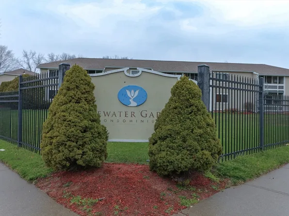 47 Saint Kolbe Dr APT C, Holyoke, MA 01040