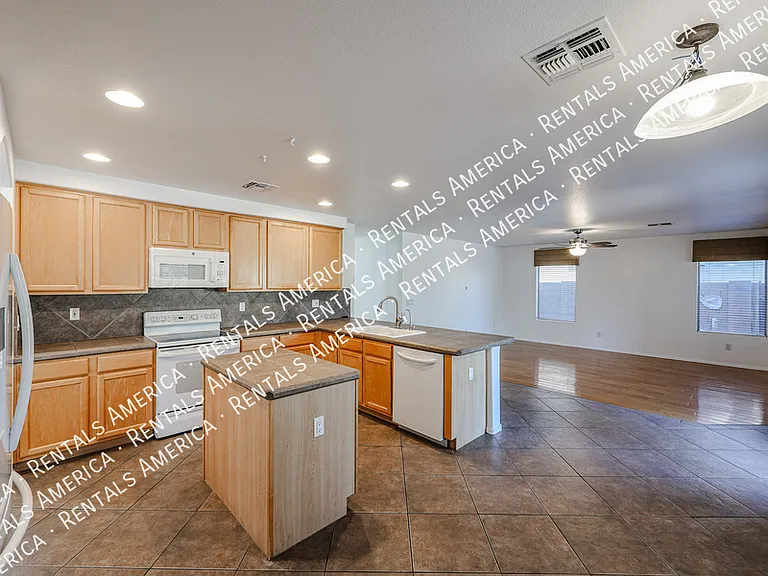 33251 N Symer Dr — Photo 6