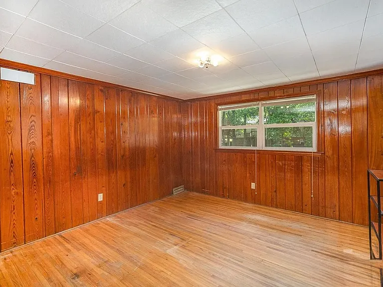 409 Edgewood Ct — Photo 11