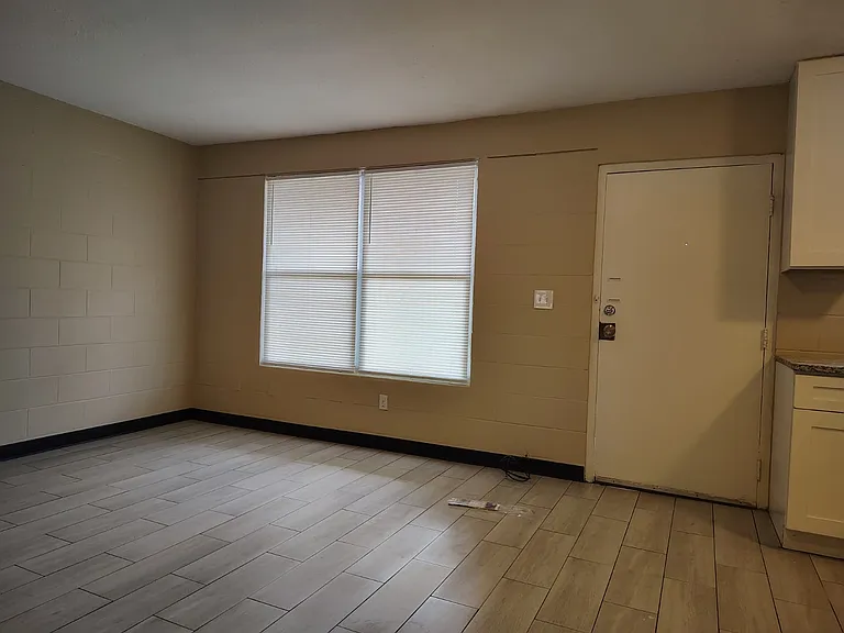 2040 W Church St — Photo 3