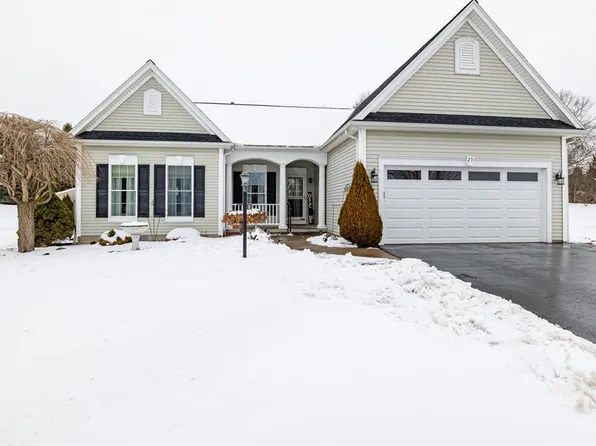 25 Black Cedar Dr, Rochester, NY 14624