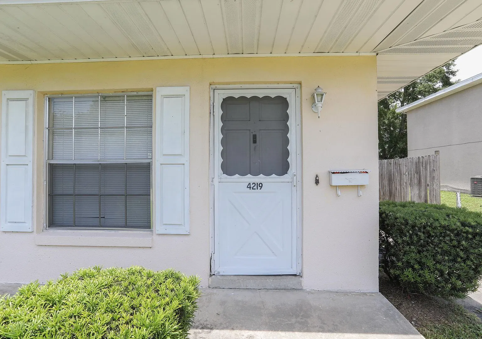 4219 Parkside Drive — Photo 2