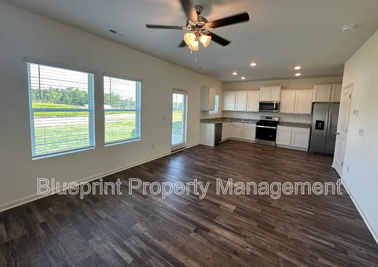 229 Chelsea Park Cir — Photo 2