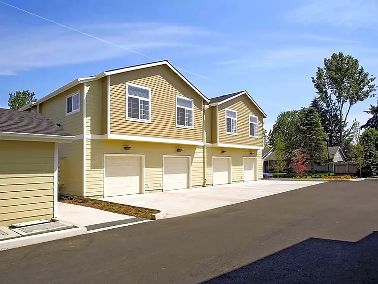 30625 SW Willamette Way E — Photo 1
