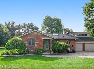 35238 Moravian Dr, Sterling Heights, MI 48312