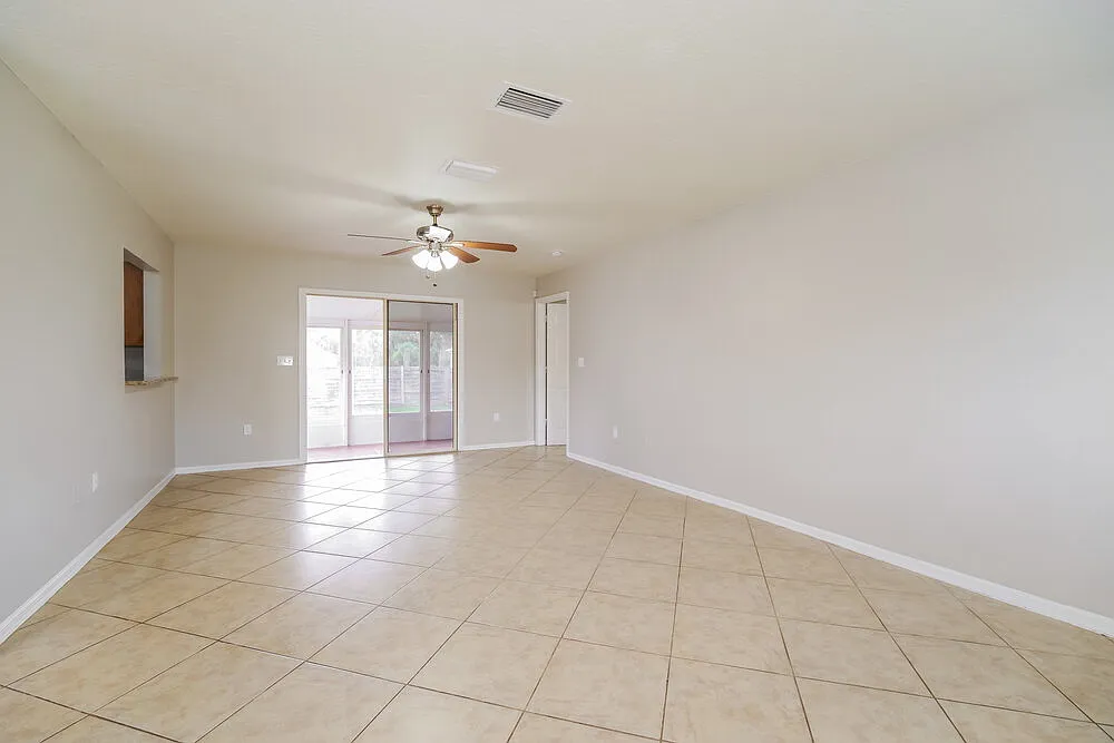 3 bed, 2.0 bath, 1747 sqft, $1,725 — Photo 3