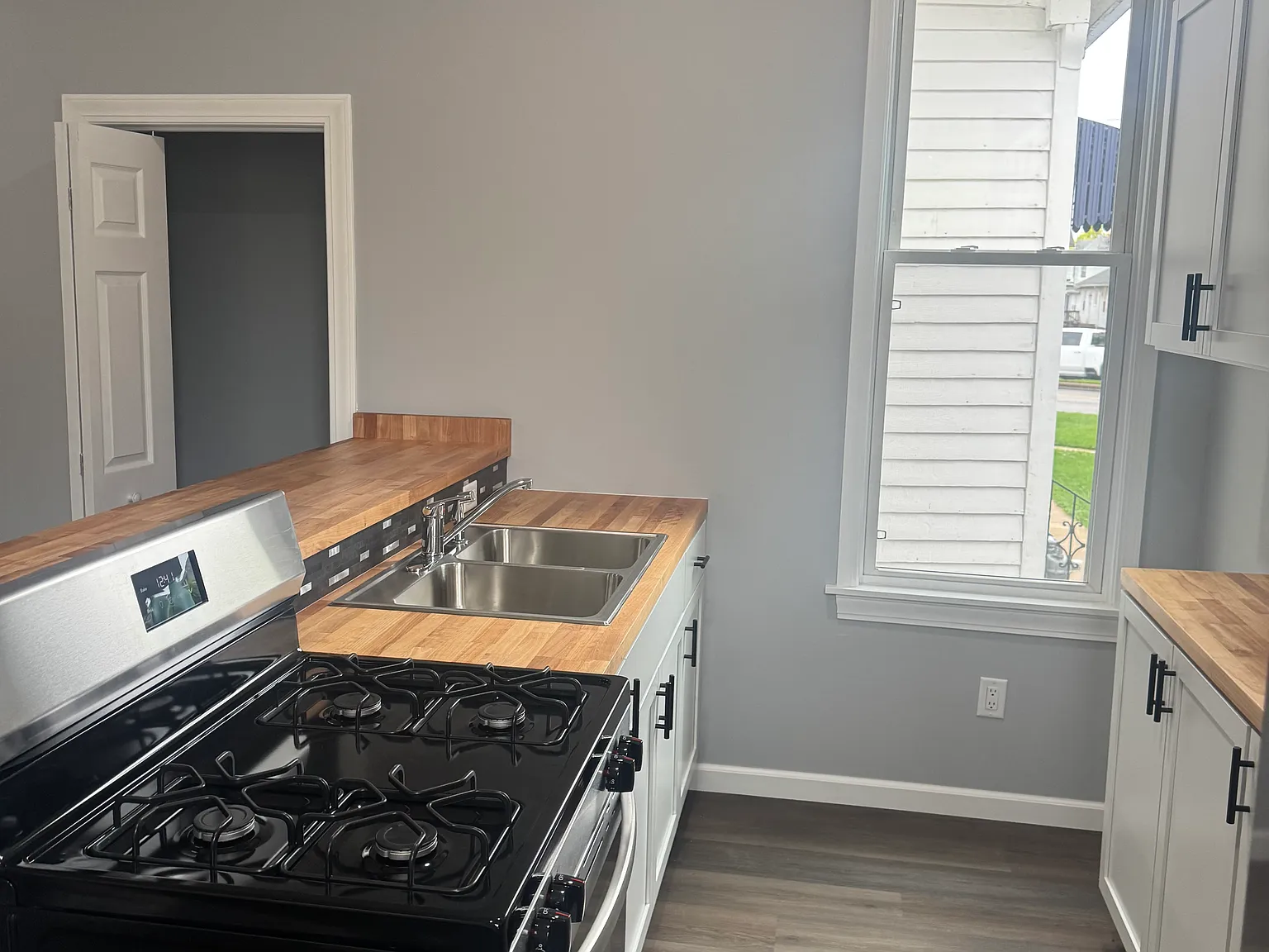 1 bed, $1,200 — Photo 2