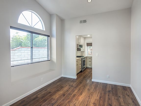5th image of 28704 Persimmon Ln