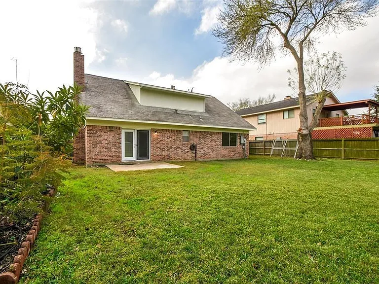 2110 Whiteback Dr — Photo 36
