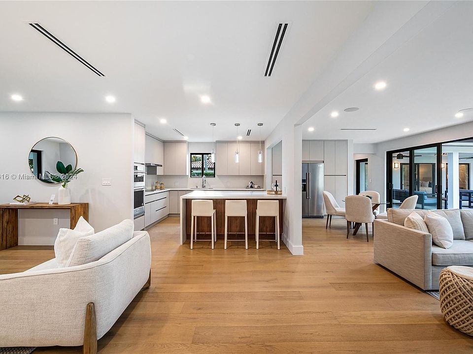 1st image of 1519 Robbia Ave