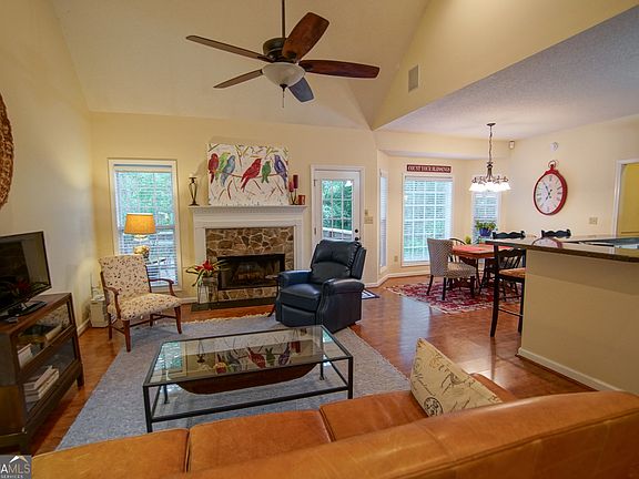 5th image of 158 Pine Knoll Ln