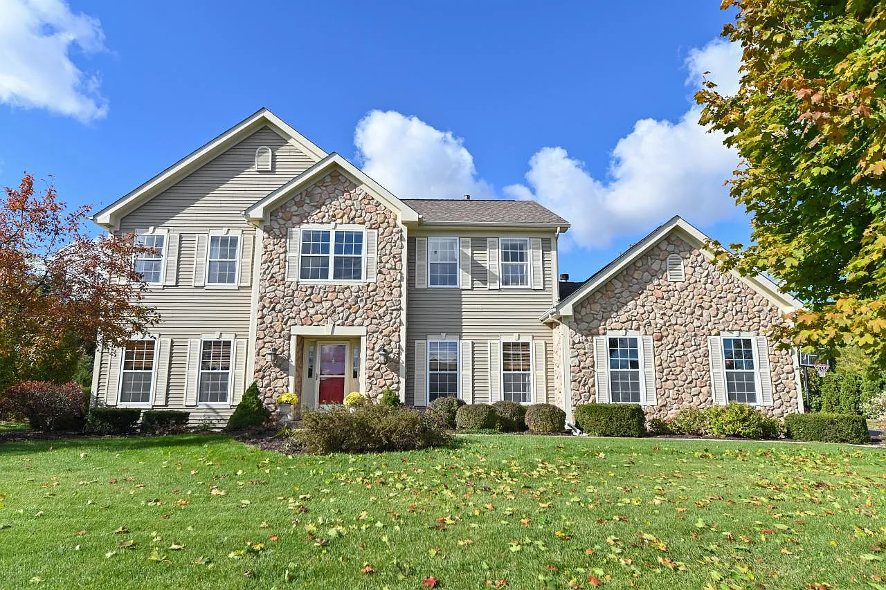 W134N6759 Wild Rose COURT photo 1