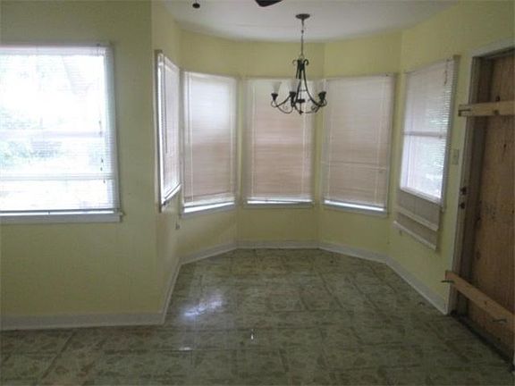 3rd image of 4885 Saratoga Ave