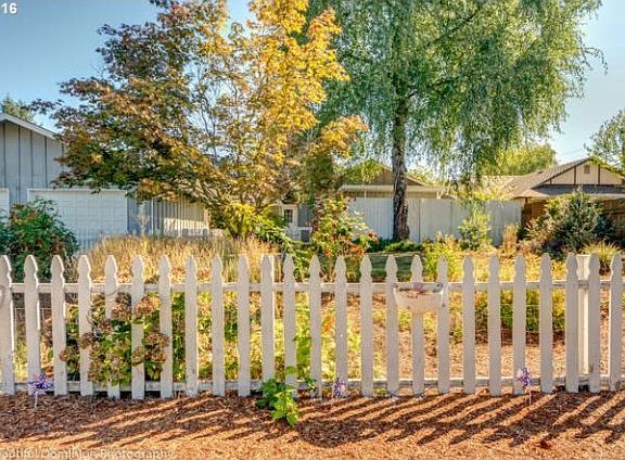 4th image of 1815 NE 134th Ave