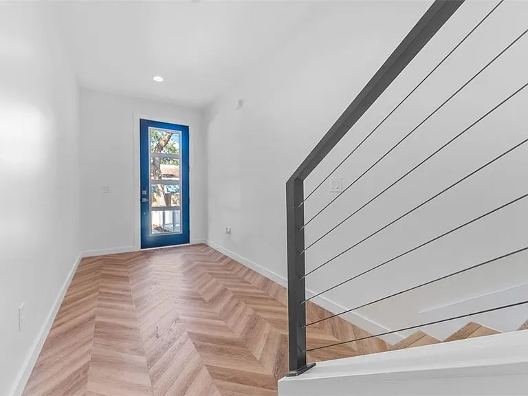 102 W Adalee St #4 — Photo 3