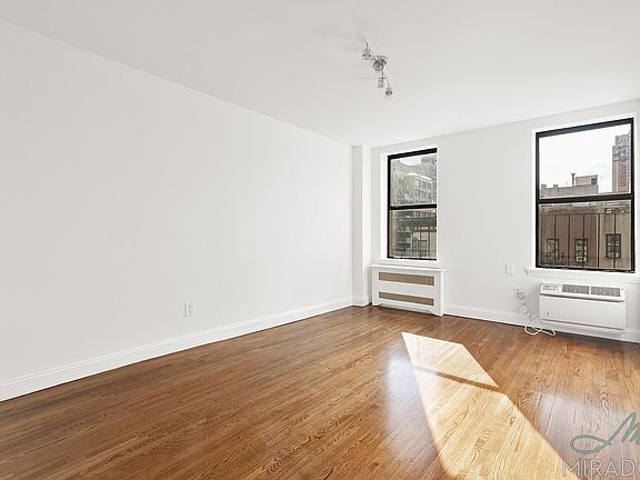 4th image of 1558 York Ave APT 5A