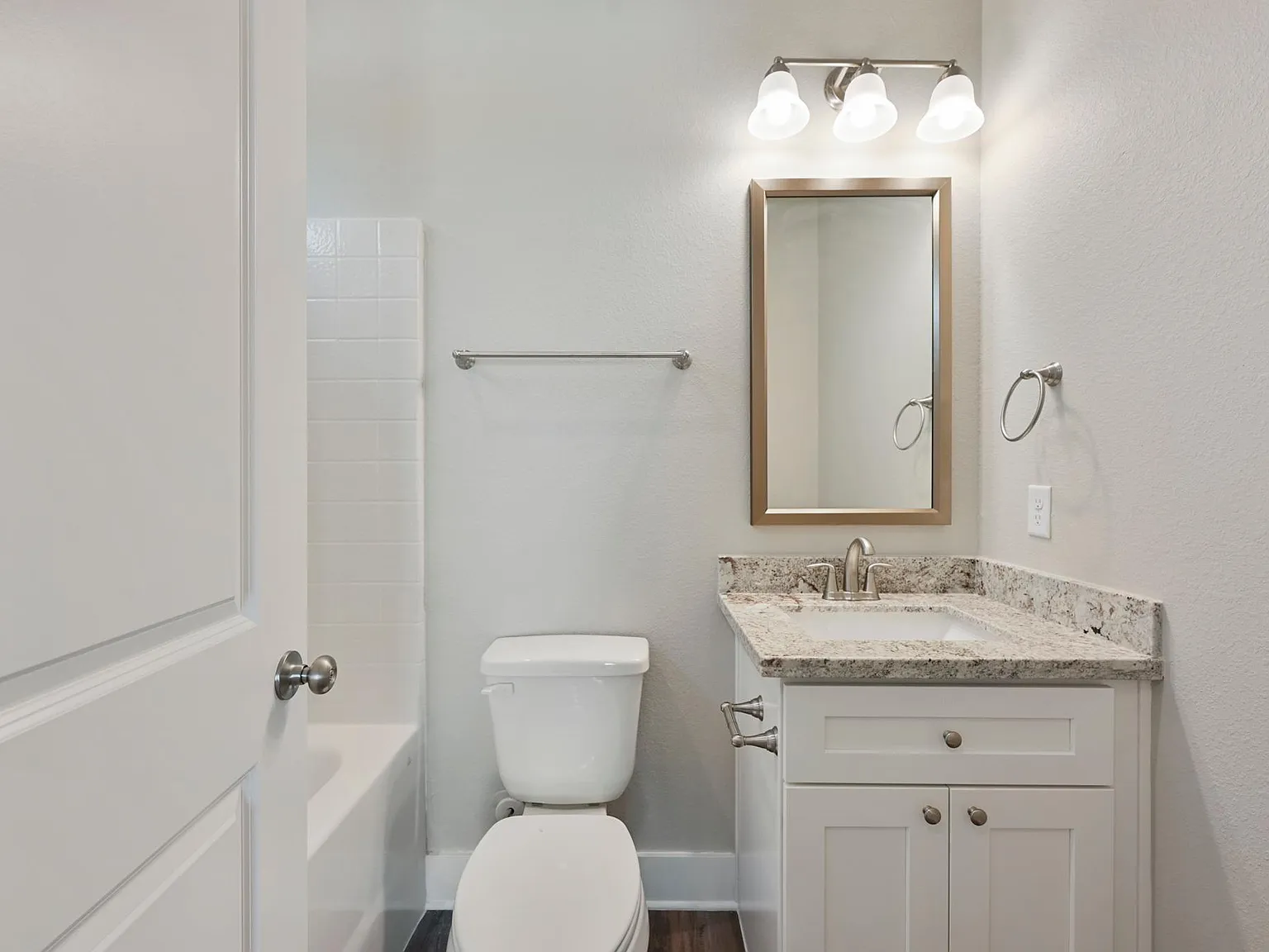 6 bed, 6.5 bath, 3033 sqft, $7,200 — Photo 3