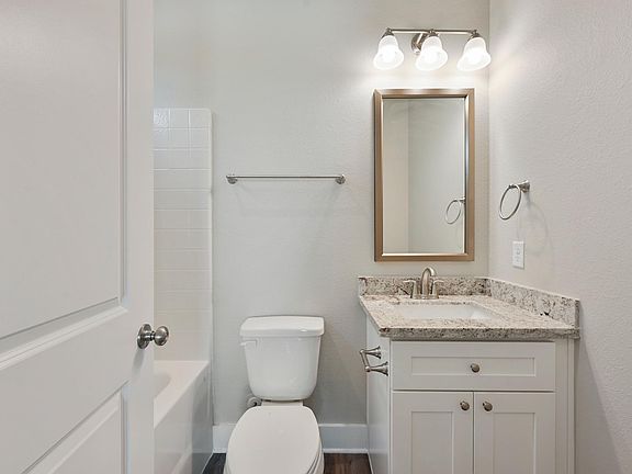 3rd image of 1015 Eleanor St
