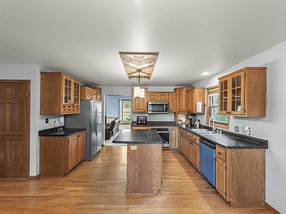 4th image of 612 Sweetbriar LANE
