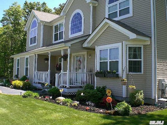 3rd image of 8 Bookville Ct