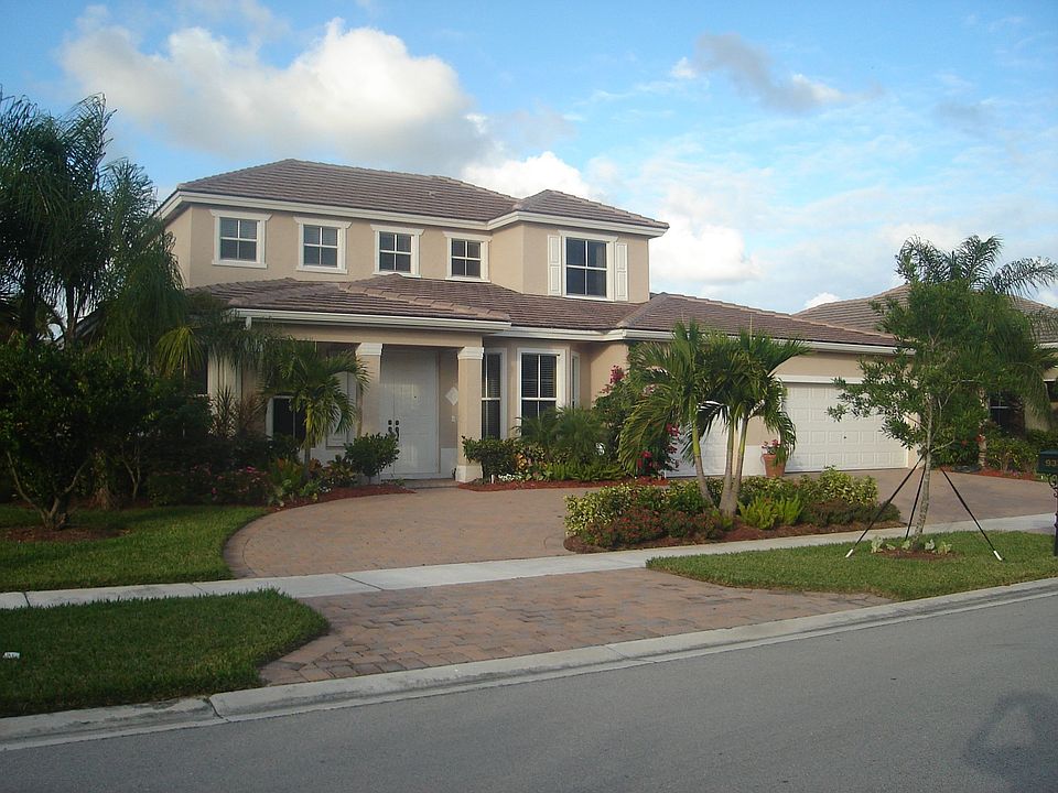 Circular Paver Drive, Luscious Landscaping