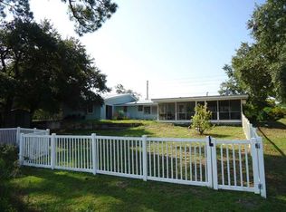 137 River Rd, Carrabelle, FL 32322