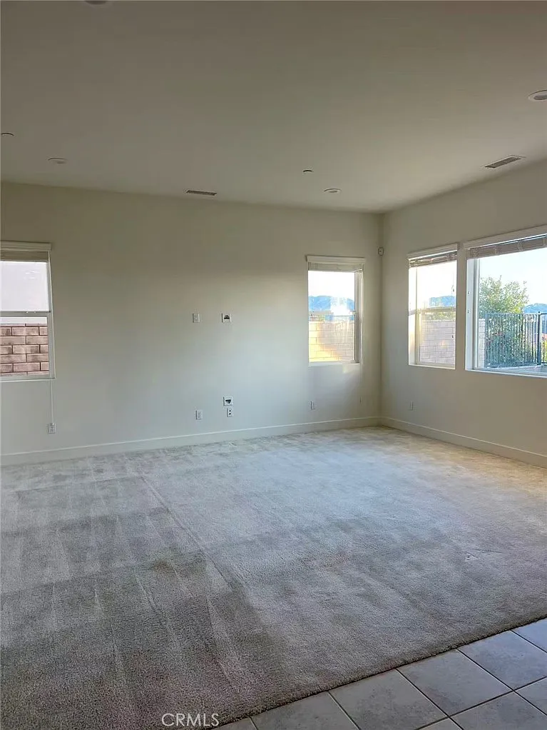 5 bed, 3371 sqft, $5,300 — Photo 4