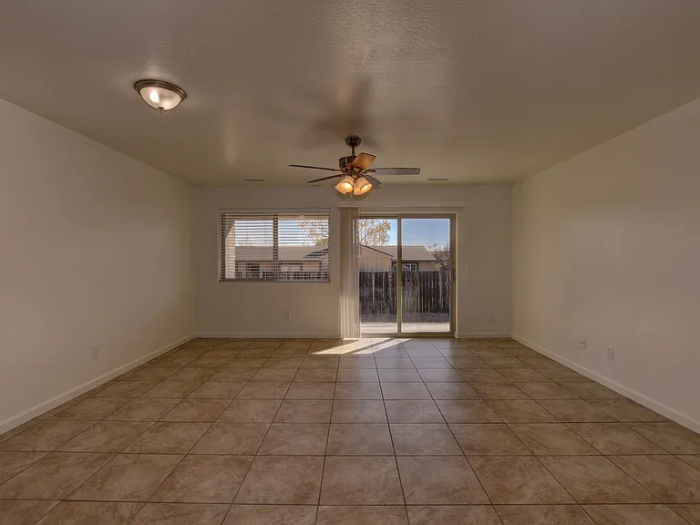 3027 N Corrine Dr — Photo 6